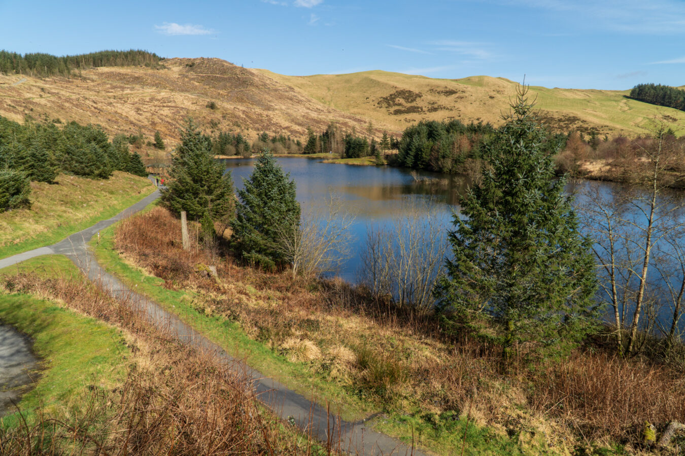 Lake and mountains in Bwlch Nant Yr Arian