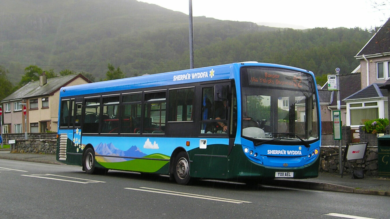 Sherpa'r Wyddfa Shuttle bus in Snowdonia