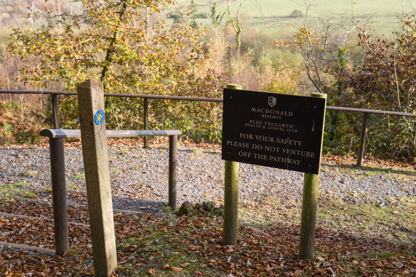 Macdonald Resort sign