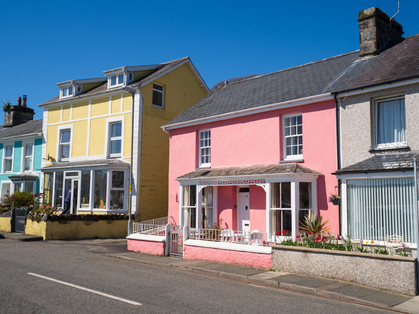 Coloured houses in Borth Y Gest