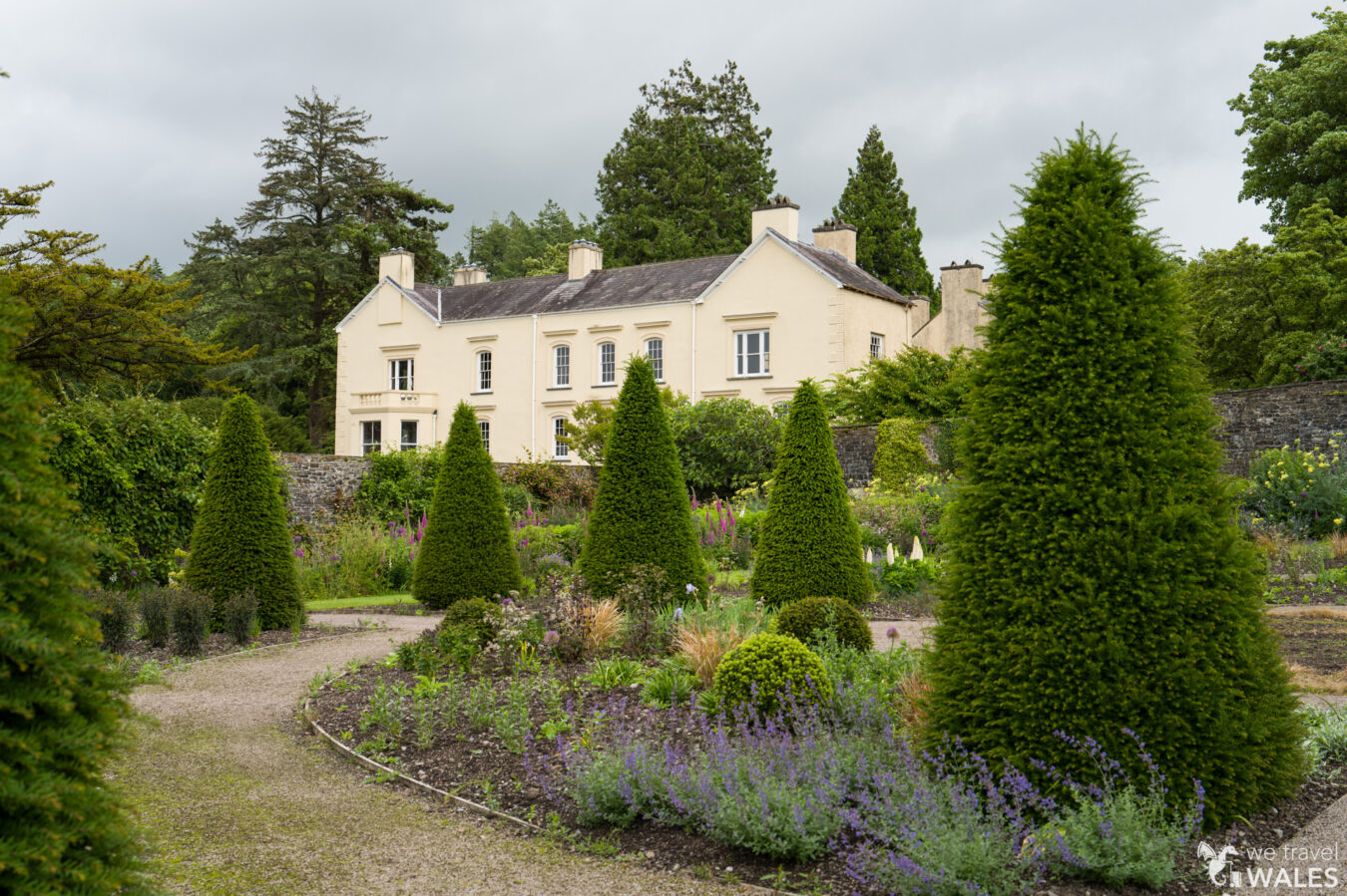 Aberglasney Gardens