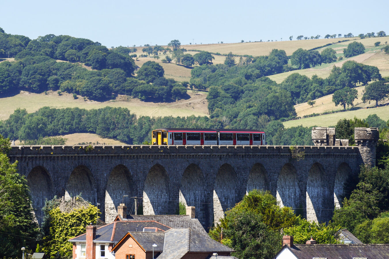 Train on Knucklas Viaduct