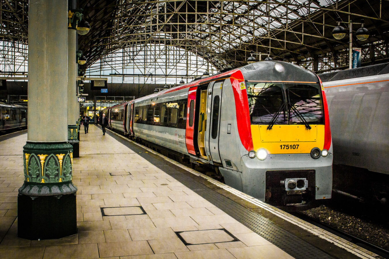 Class 175 train at Manchester Piccadilly station