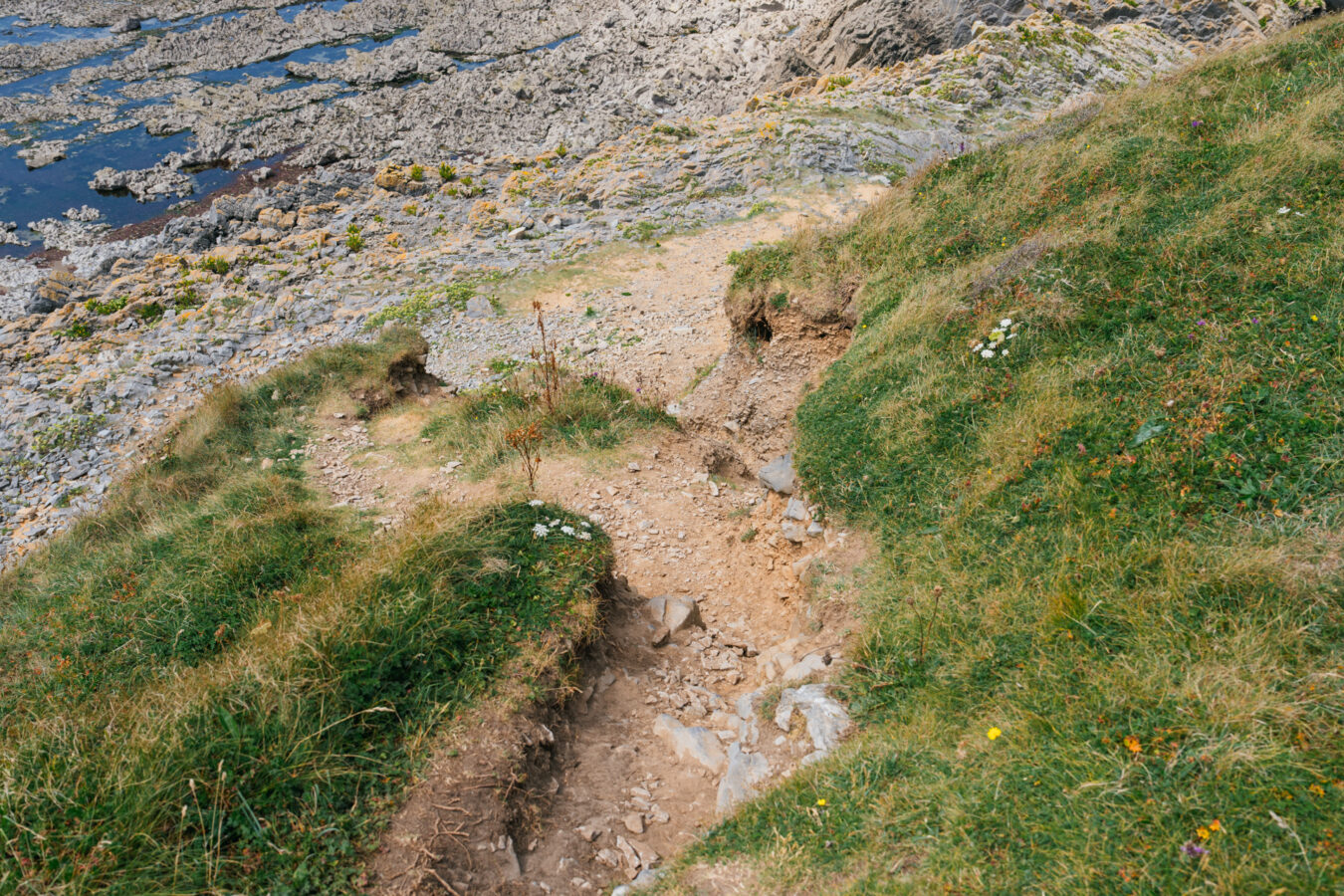 Path arriving near rock formation