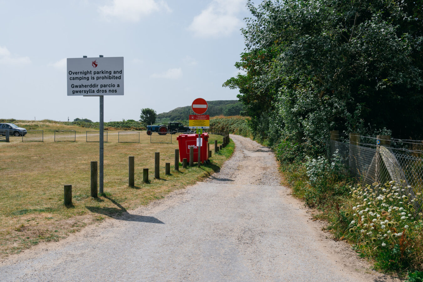 Path to hostel and campsite from Port Enyon car park
