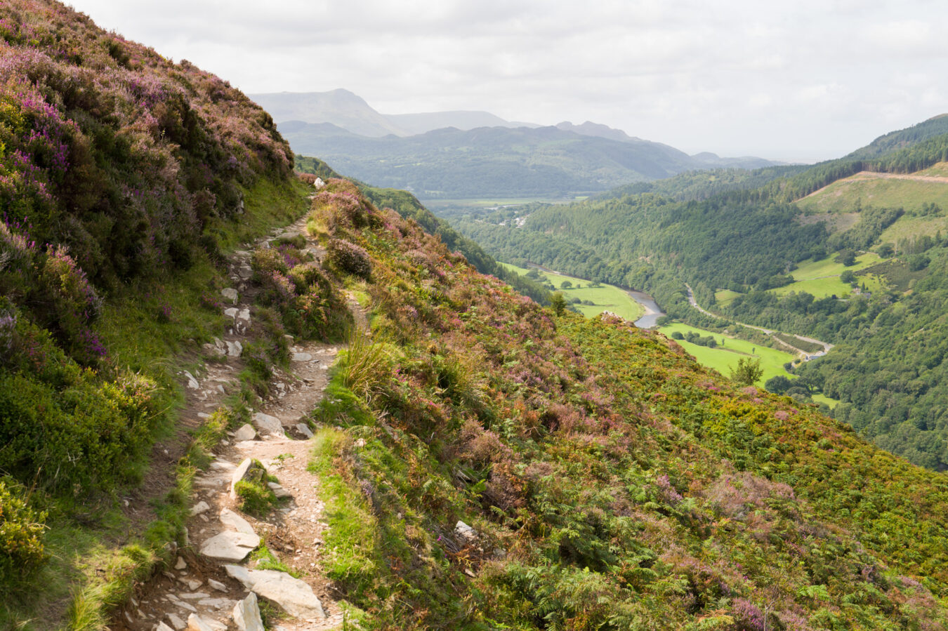 Narrow path along the precipice