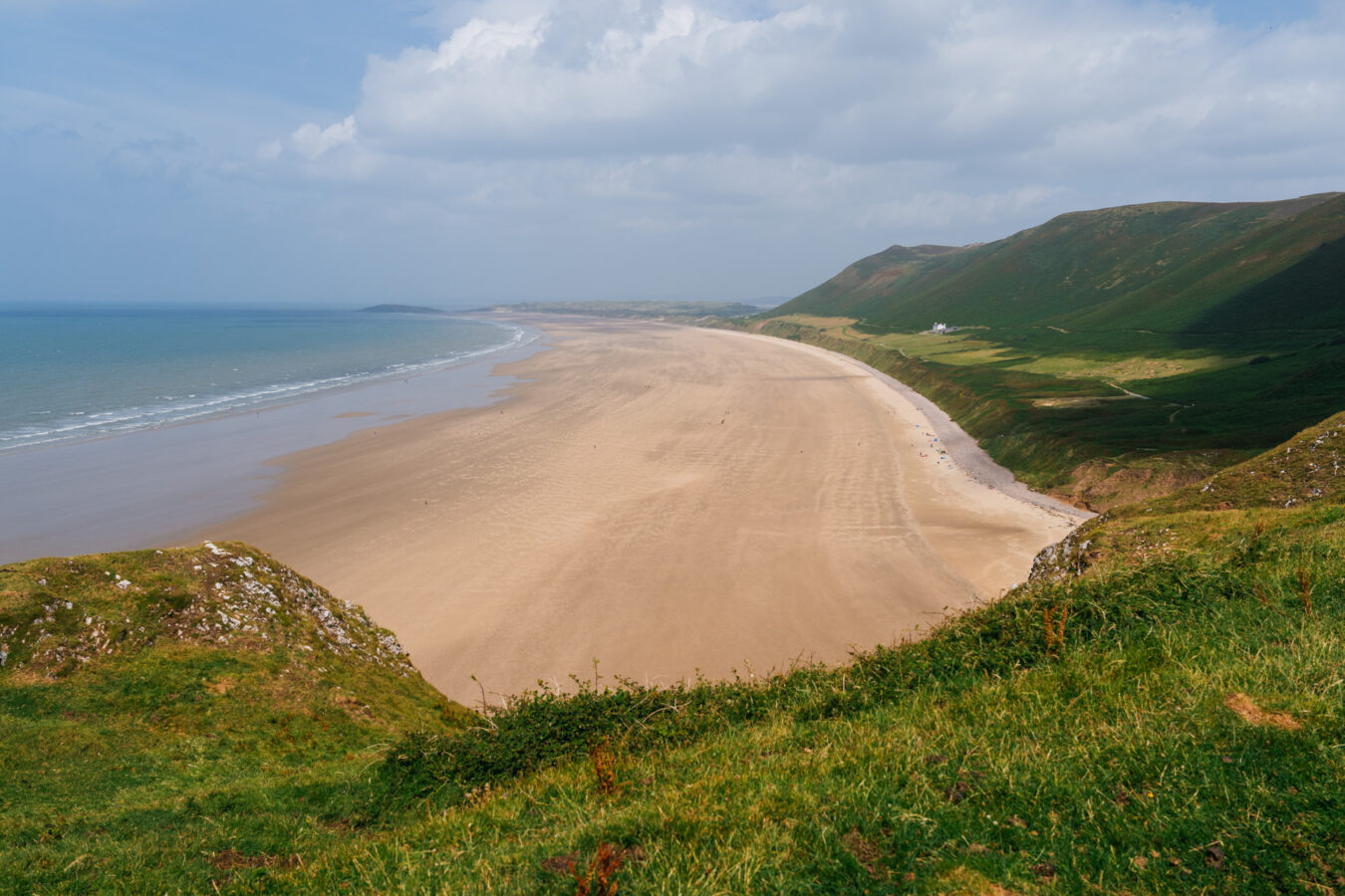 Huge beach at Rhossili bay, seen from the top of the cliff