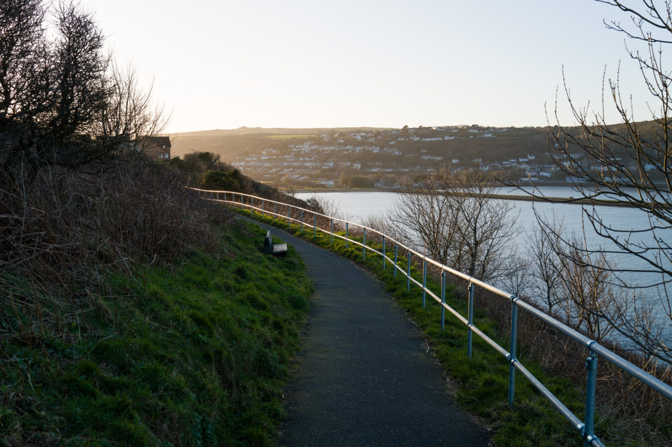 Footpath along the coast towards the bay