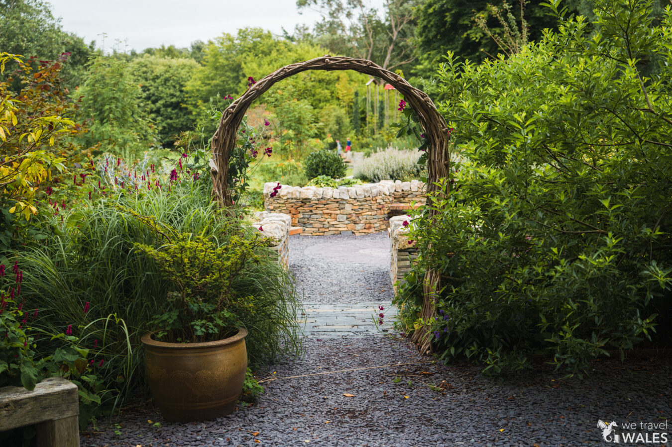 Small arch inside the garden