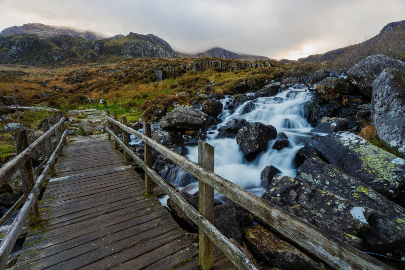 Bridge with cascades